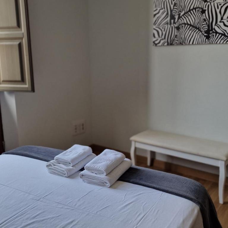 Imeda Apartamentos Escudo del Carmen 19 - Three-Bedroom Apartment - 20