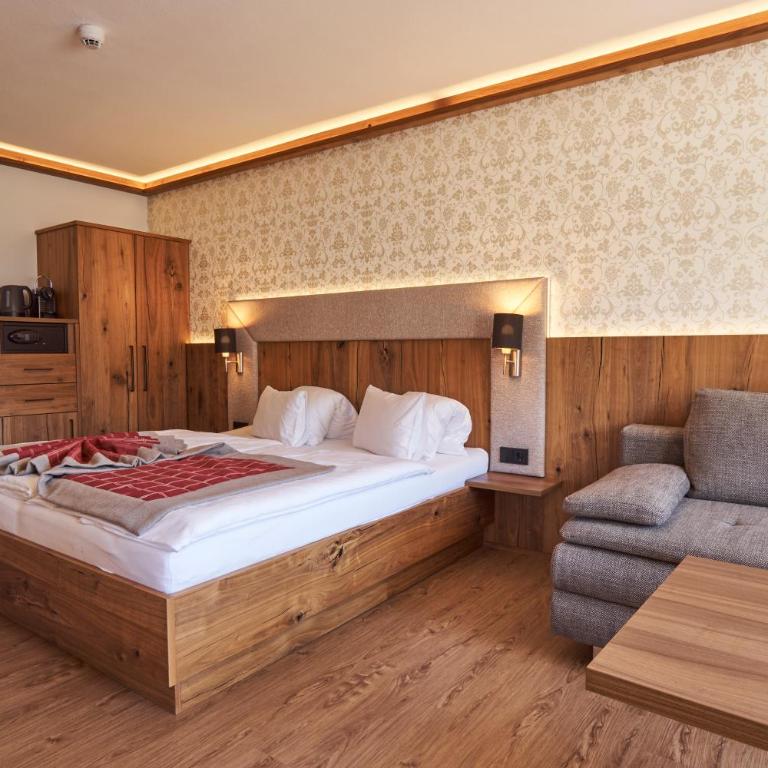 Landhaus Saalbach - Joker card included in summer - Dreibettzimmer mit Balkon - 12