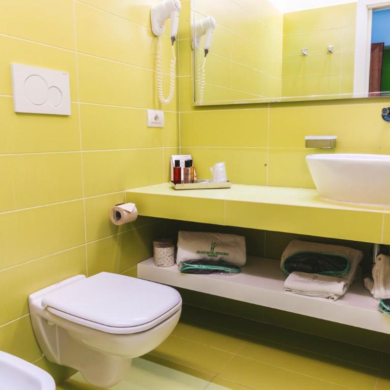 Grand Hotel President - Superior Double Room with Terrace and Outdoor Jacuzzi - 1