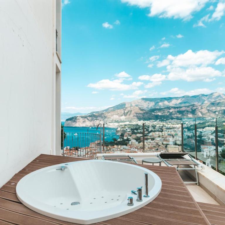 Grand Hotel President - Superior Double Room with Terrace and Outdoor Jacuzzi - 2