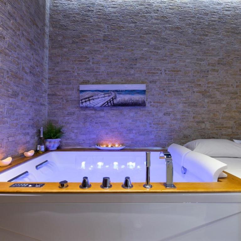 Stabiae Luxury Rooms - Camera King con Vasca Idromassaggio - 2