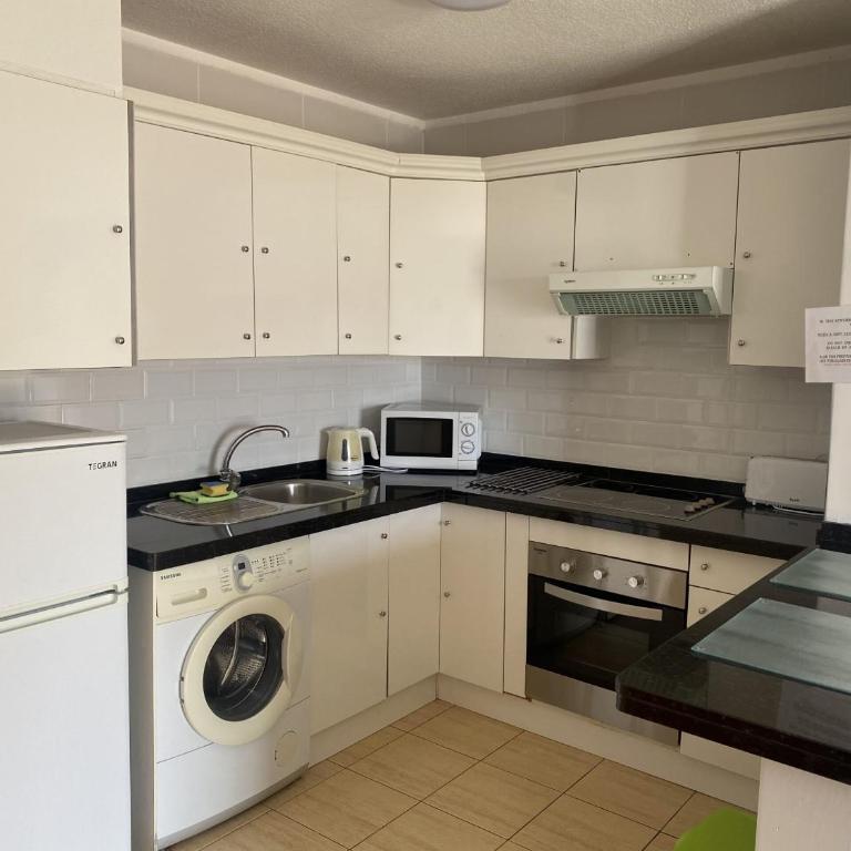 Apart Hotel 1 bed Apartment 7B2, Victoria Court 1, Los Cristianos, Tenerife - Apartamento de 1 dormitorio - 5