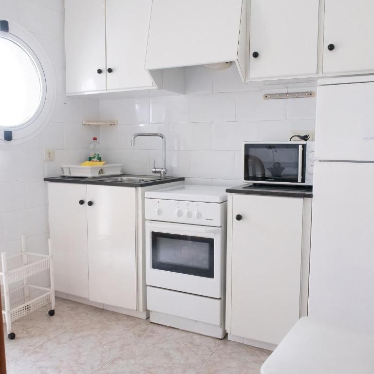 Agusti Hostal - Estudio Superior - 1