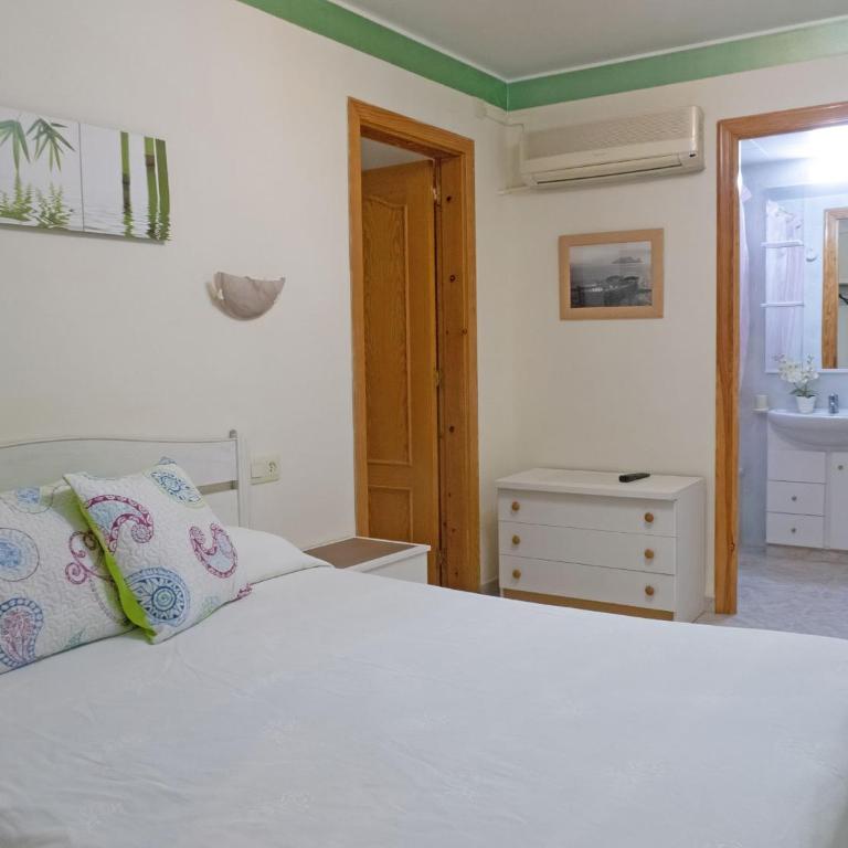 Agusti Hostal - Estudio Superior - 3