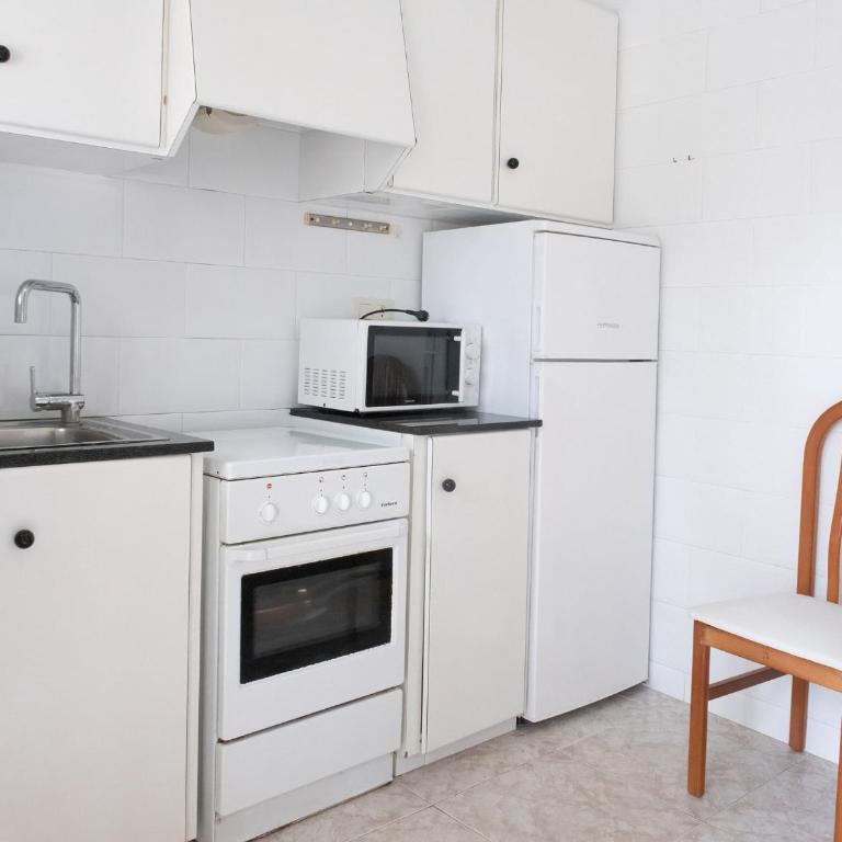 Agusti Hostal - Estudio Superior - 4