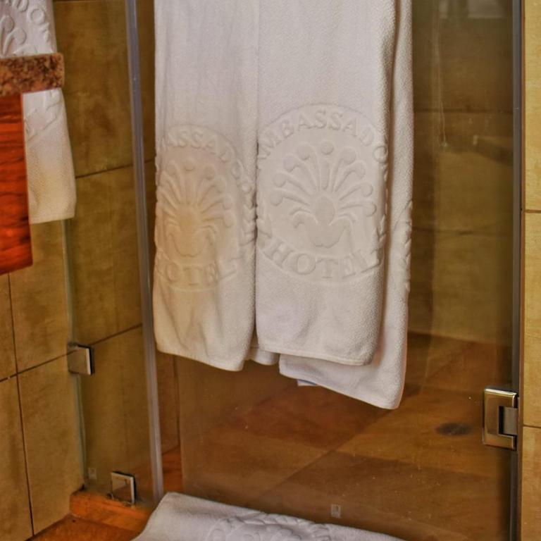 Hotel Ambassador - Habitación Cuádruple Clásica - 2