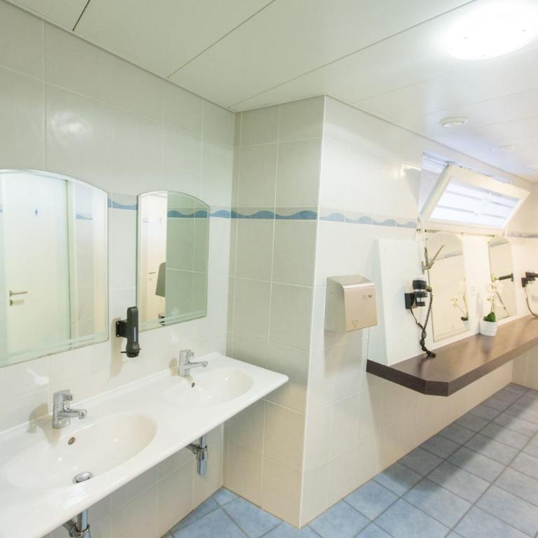 City Hostel Geneva - Chambre Simple avec Salle de Bains Commune - 4