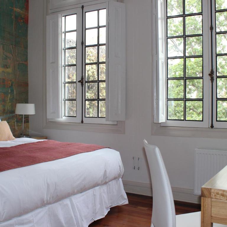 Matildas Hotel Boutique - Habitación con cama grande y vistas al jardín - 1