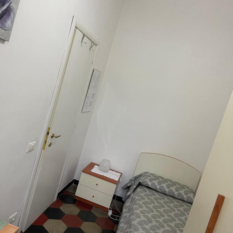 Angels In Rome - Single Room with Shared Bathroom - 10
