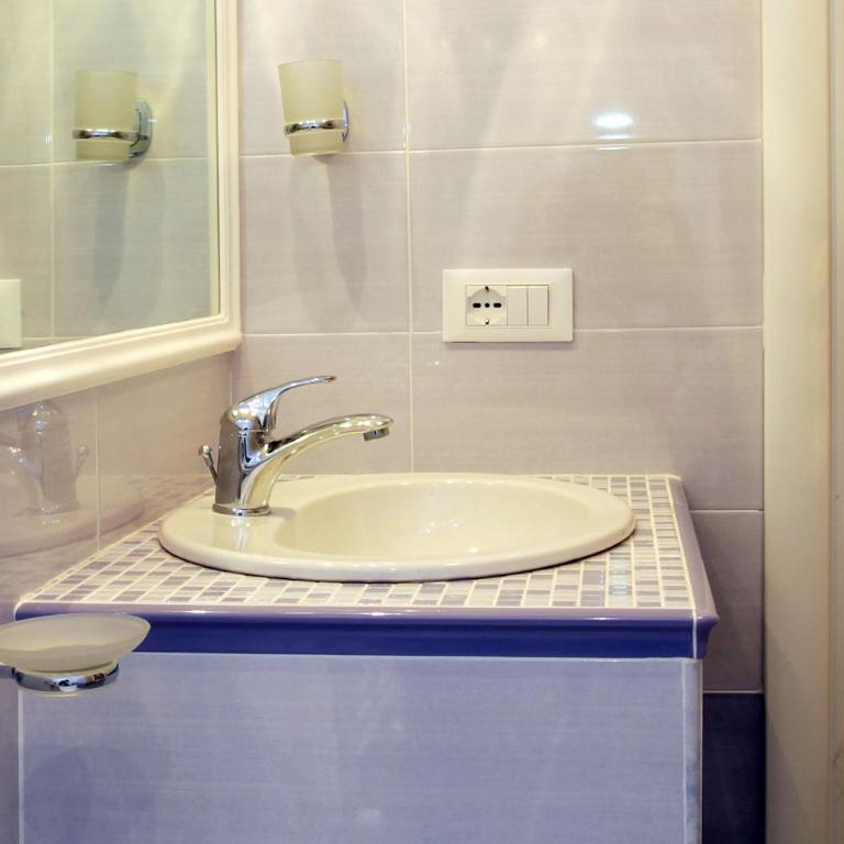 Angels In Rome - Double Room with Shared Bathroom - 36