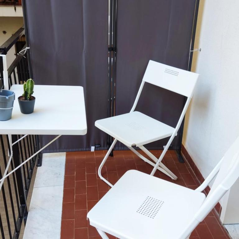 Marricrio House - Single Room with Shared Bathroom - 1