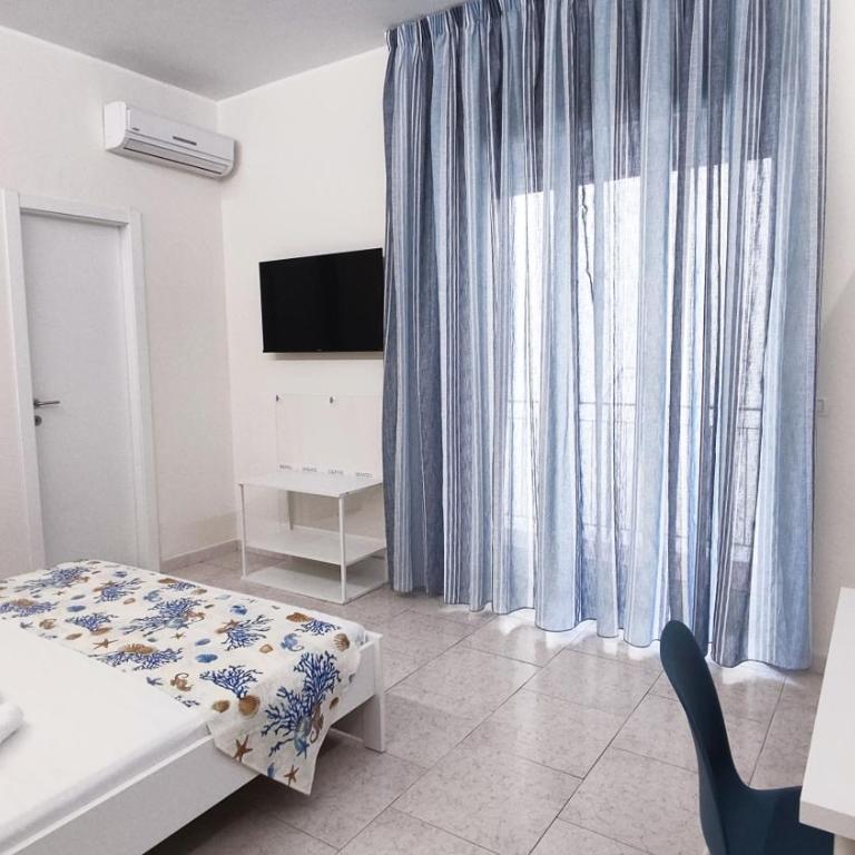 Marricrio House - Double Room with Private Bathroom - 2