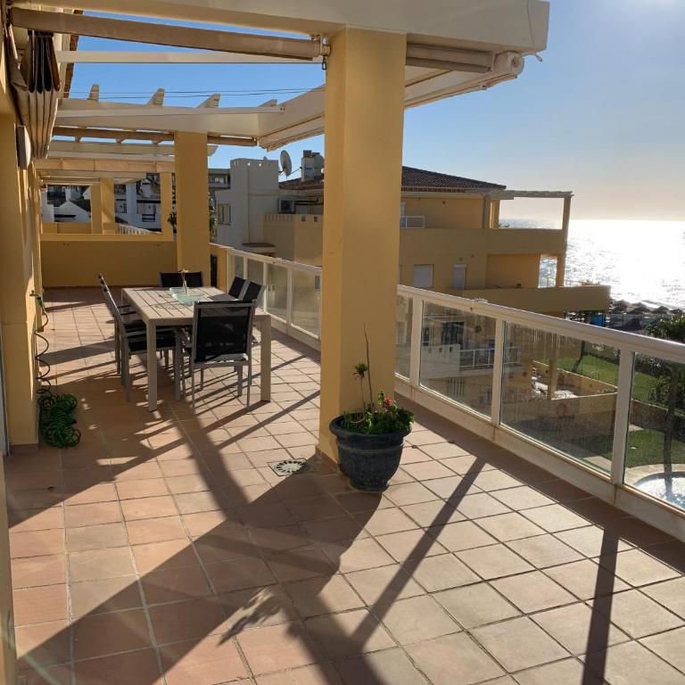 Spectacular penthouse in front of the sea, 200 m2 terrace - Arruzafa Playa - Apartamento de 3 dormitorios - 8