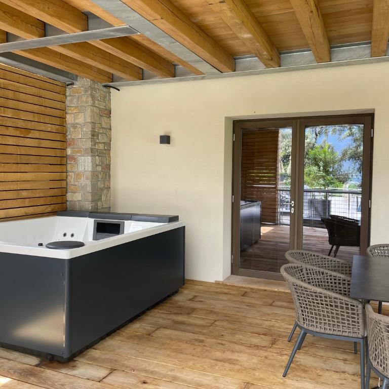 Sibenbras Natural Aparthotel - Appartamento Deluxe con Vasca Idromassaggio e Vista Lago - 5