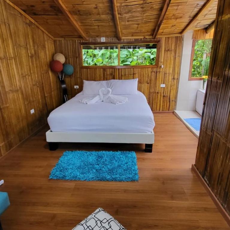 Mindo GlamBird Glamping & Lodge - Suite with Hot Tub - 5