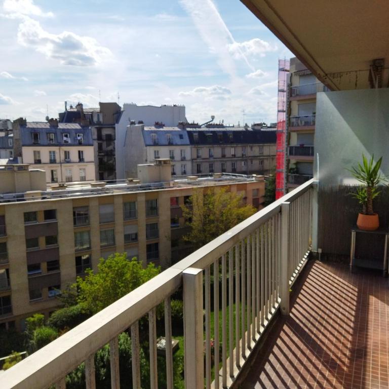Paris 2 pièces rénové - Appartement 1 Chambre - 28