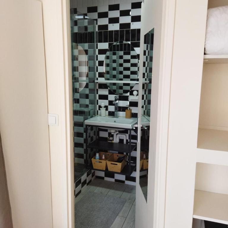Paris 2 pièces rénové - Appartement 1 Chambre - 18