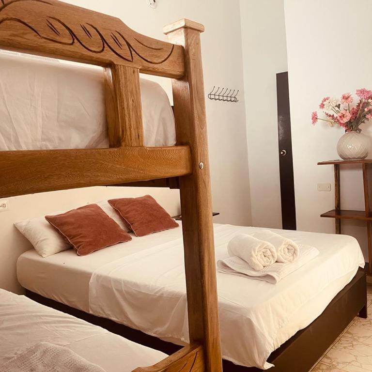 Hostal 1545 - Habitación Familiar con baño privado - 4