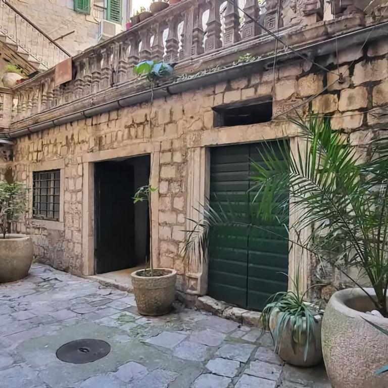 Cozy 2 Bedroom Apartment in Antique Bizanti Palace - Apartman sa 2 Spavaće Sobe - 17