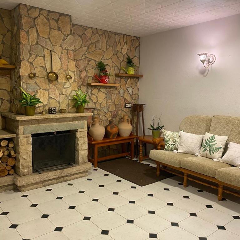 4 Bed Villa - Sleeps 8 - Pool - HotTub - Garden - Villa de 1 dormitorio - 9
