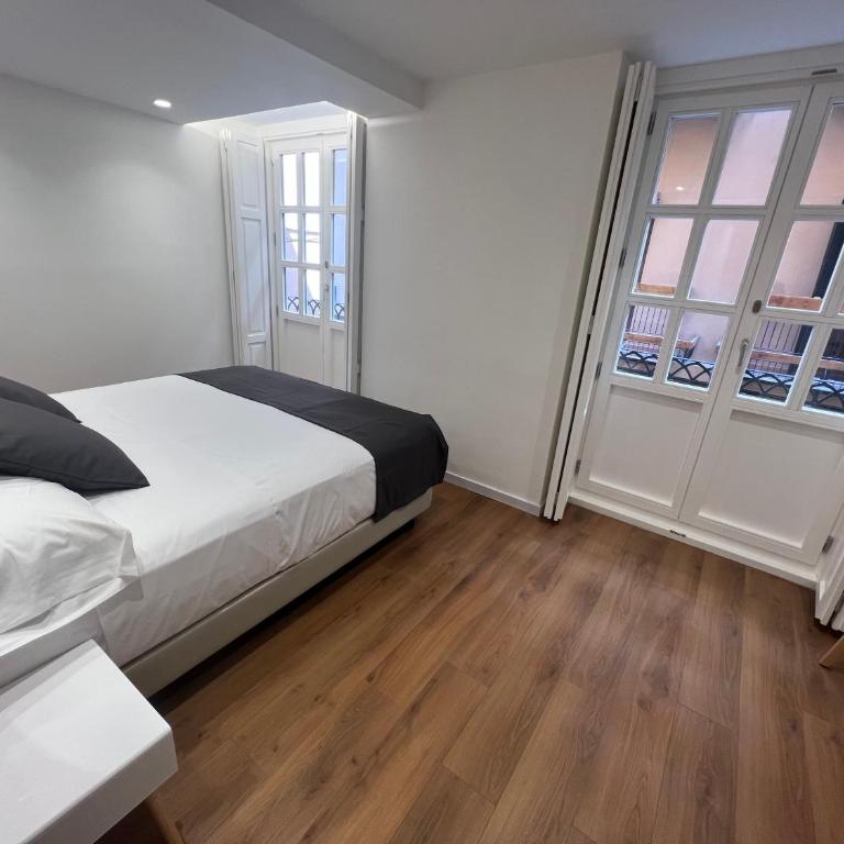 Old Town Flats Casa del Bisbe - Superior Apartment - 9