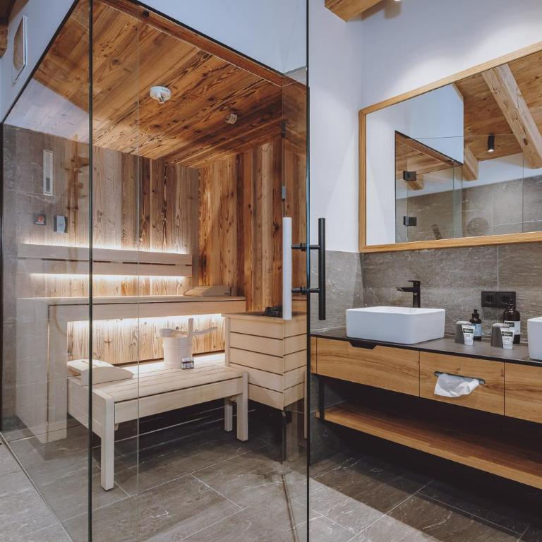 Premium Chalets by ZAGLGUT, Zell am See-Kaprun - Wellness & Infinity Pool, Air Conditioning, Panoramic Views & Summer Card Included - Superior Chalet mit Sauna - 9