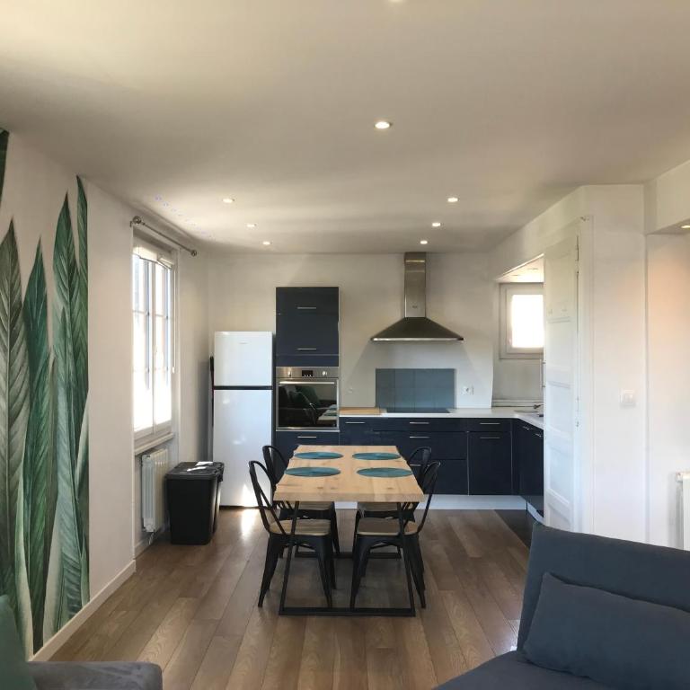 Un petit bout de rêve, balcon, parking & proche centre - One-Bedroom Apartment - 26