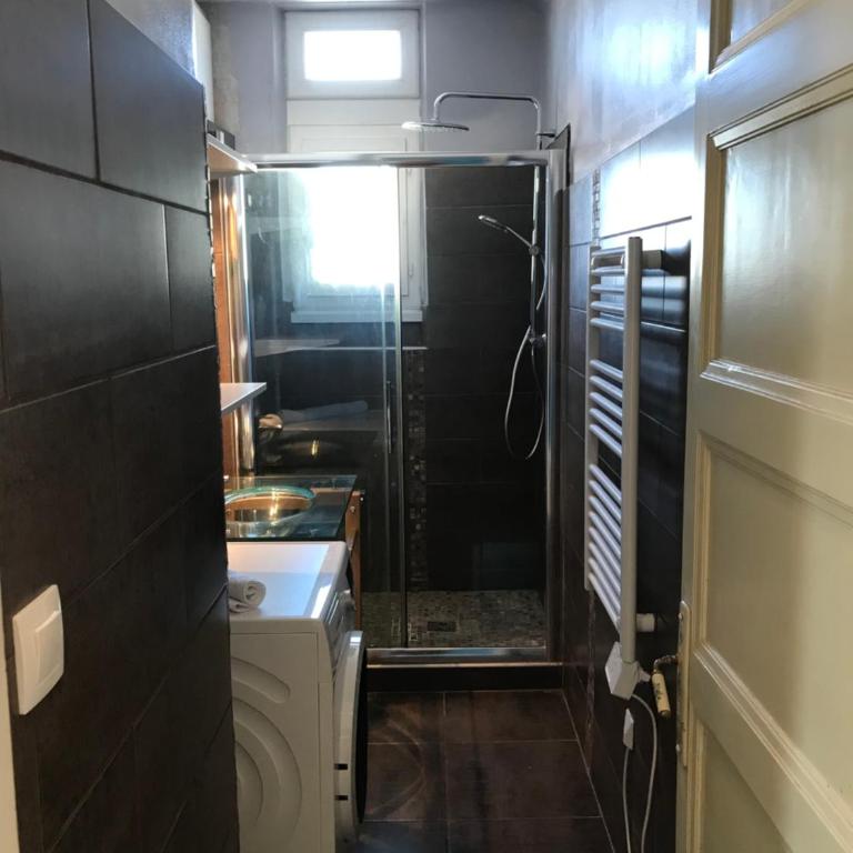 Un petit bout de rêve, balcon, parking & proche centre - One-Bedroom Apartment - 28