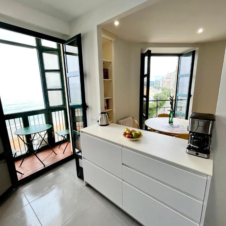 Ático primera línea Playa de San Lorenzo - Apartamento con vistas al mar - 7