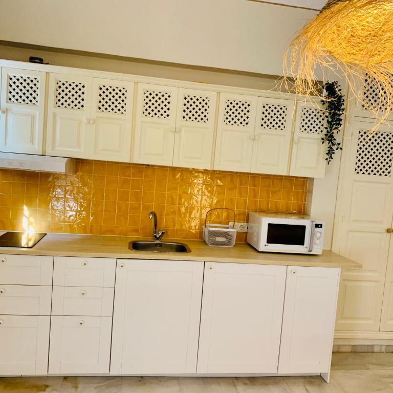 Lovely studio in Marbella close to Puente Romano - Apartamento de 1 dormitorio - 79