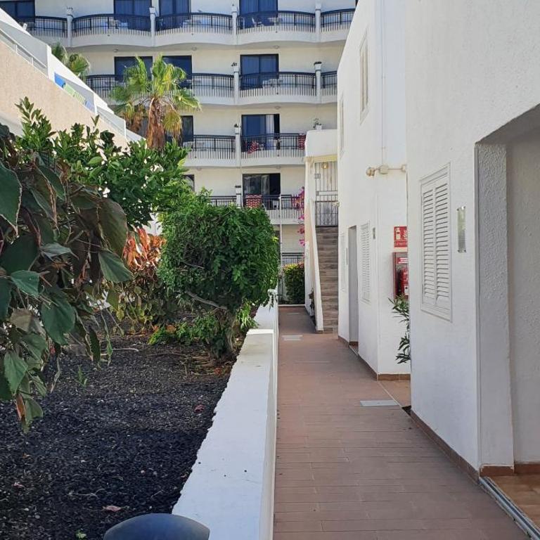 Adults Only Sunny Quiet Apartment with Aircon in Center of Las Americas - Apartamento con vistas a la piscina - 48