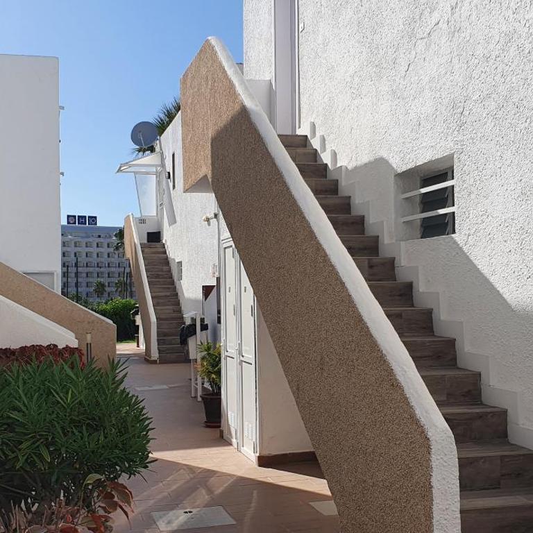 Adults Only Sunny Quiet Apartment with Aircon in Center of Las Americas - Apartamento con vistas a la piscina - 40