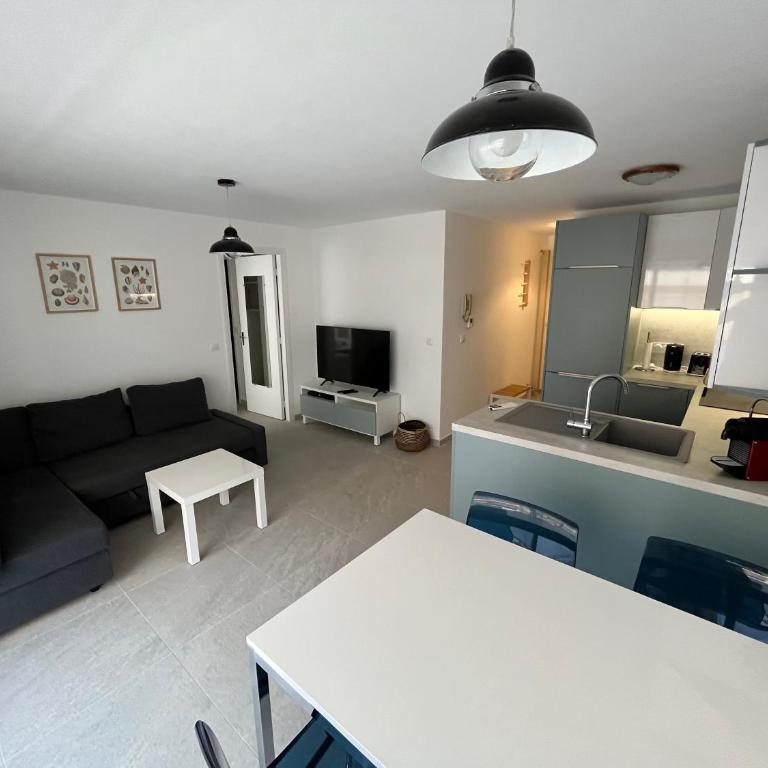 Albert 1er · Chic One-Bedroom Apartment with Parking - StayInAntibes - One-Bedroom Apartment - 8