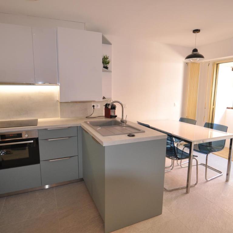 Albert 1er · Chic One-Bedroom Apartment with Parking - StayInAntibes - One-Bedroom Apartment - 1