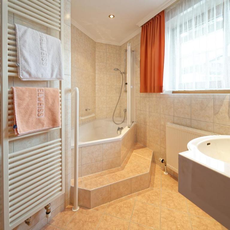 Hotel Edelweiss - Deluxe Doppelzimmer mit Bad - 4