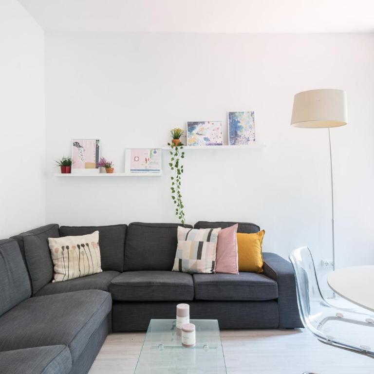 Spacious 3 bed Apt in the heart of Sant Antoni, Barcelona - Apartamento de 3 dormitorios - 2