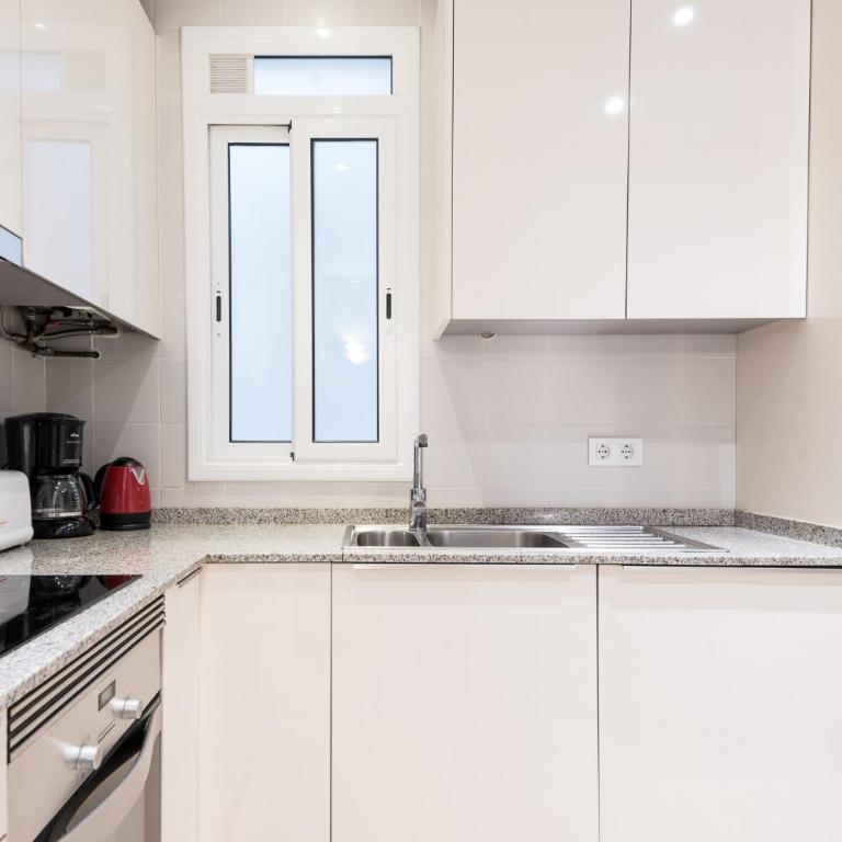 Spacious 3 bed Apt in the heart of Sant Antoni, Barcelona - Apartamento de 3 dormitorios - 8