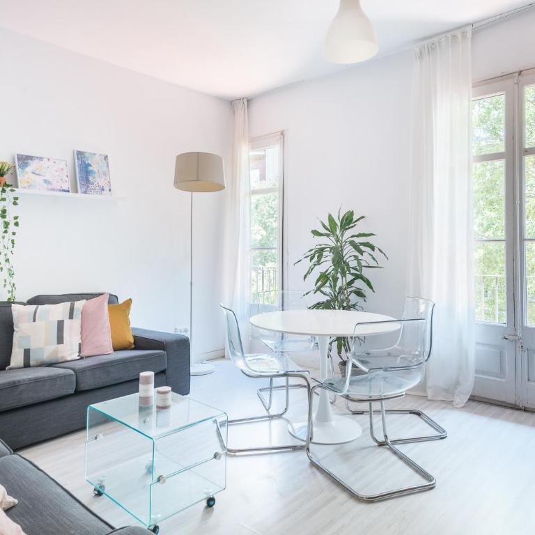 Spacious 3 bed Apt in the heart of Sant Antoni, Barcelona - Apartamento de 3 dormitorios - 1
