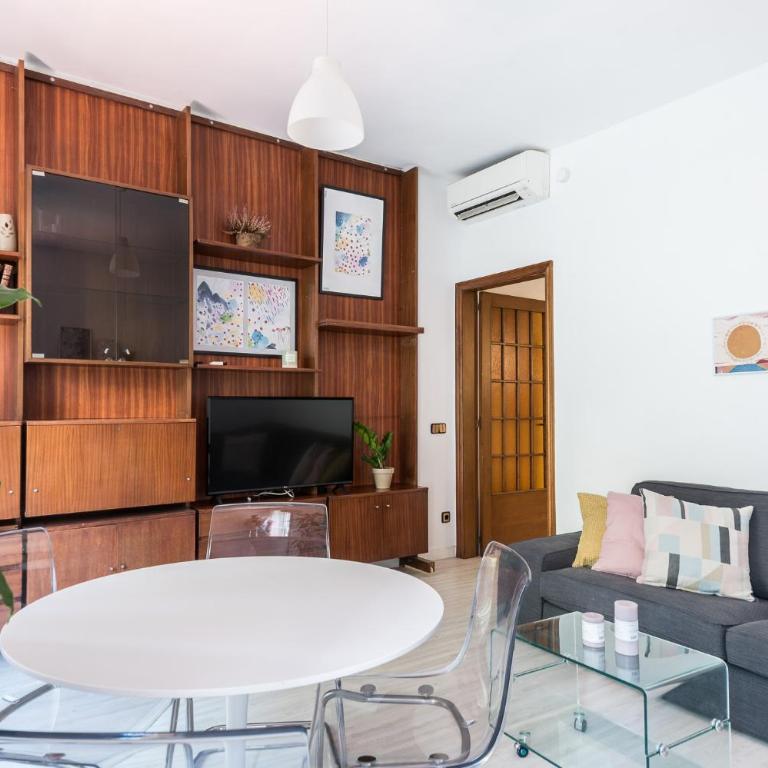 Spacious 3 bed Apt in the heart of Sant Antoni, Barcelona - Apartamento de 3 dormitorios - 4