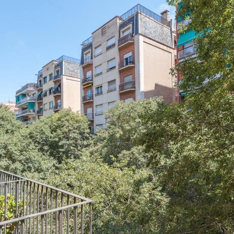 Spacious 3 bed Apt in the heart of Sant Antoni, Barcelona - Apartamento de 3 dormitorios - 6