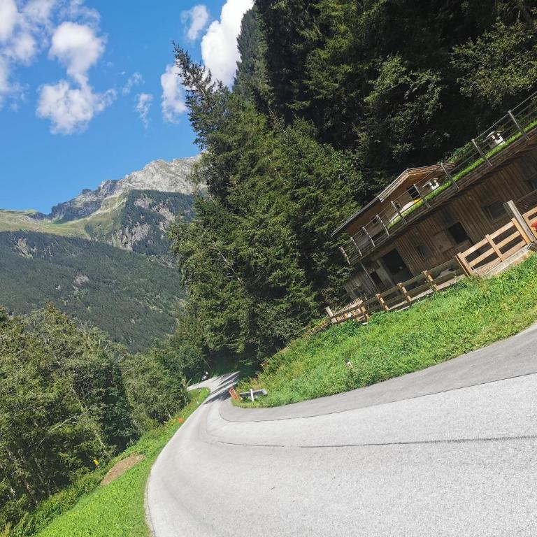 Ferienhaus Gaishütte - Dreibettzimmer mit Bergblick - 11