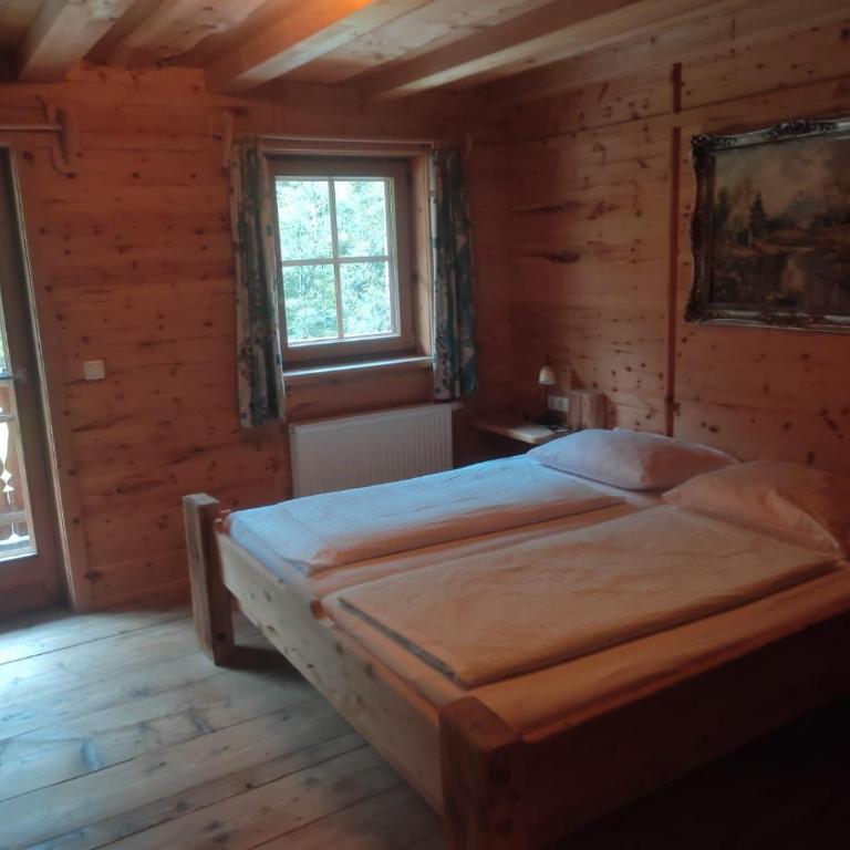 Ferienhaus Gaishütte - Dreibettzimmer mit Bergblick - 9