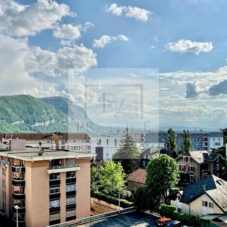 T1 Proche du Tram direction GENEVE - Studio - 2