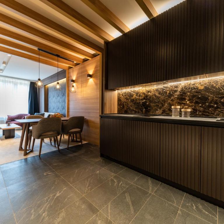 Aparthotel Woodside by Anaya - Two-Bedroom Apartment with Terrace - 9
