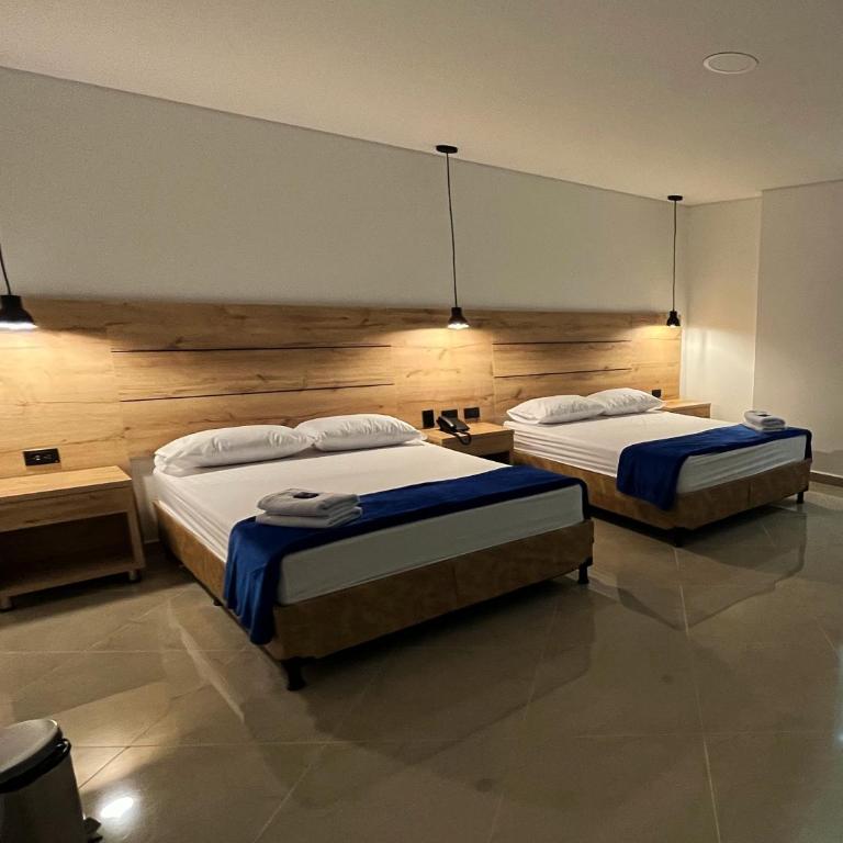 HOTEL CALIFORNIA CITY - Habitación Doble - 2 camas dobles - 5