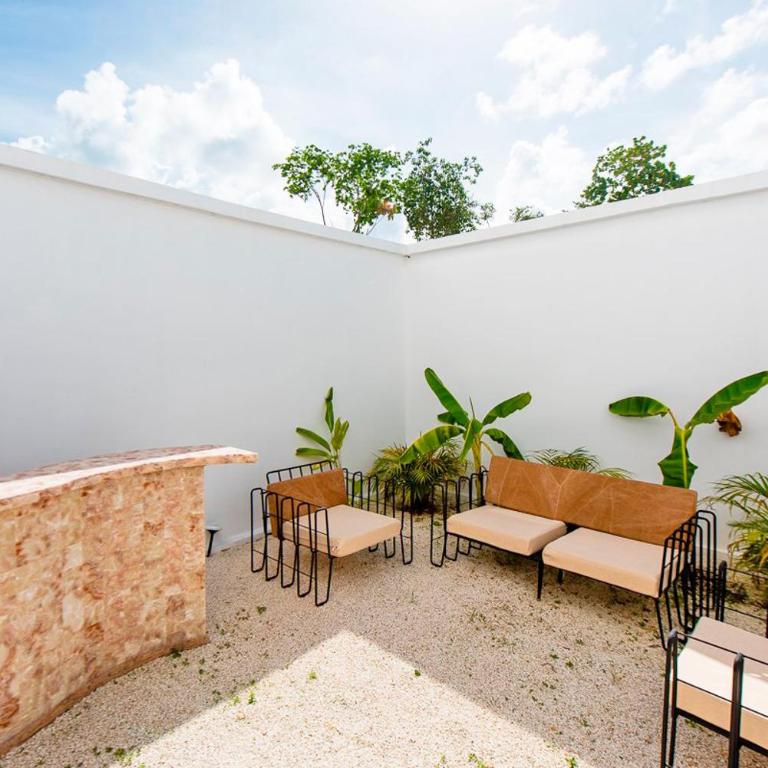 Charming & Comfortable House, 15 min to Downtown - Three-Bedroom House - 5