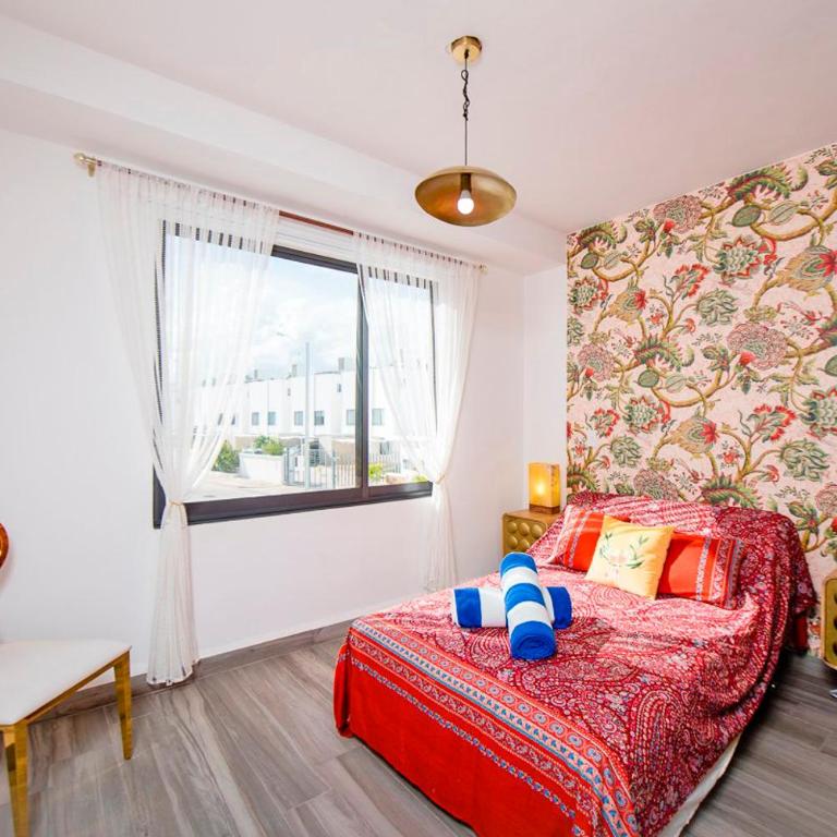 Charming & Comfortable House, 15 min to Downtown - Three-Bedroom House - 23