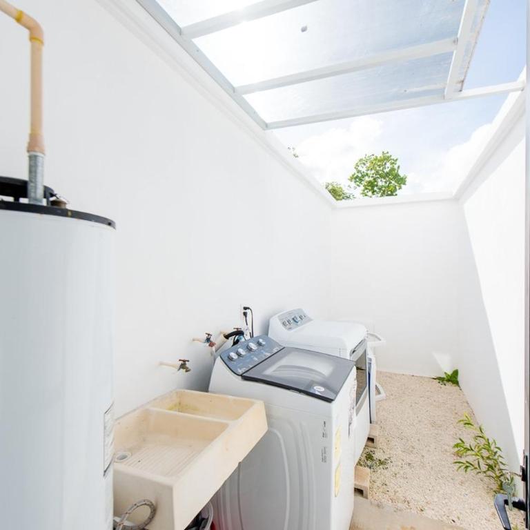 Charming & Comfortable House, 15 min to Downtown - Three-Bedroom House - 31