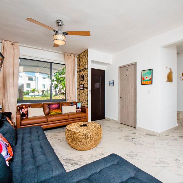 Charming & Comfortable House, 15 min to Downtown - Three-Bedroom House - 9