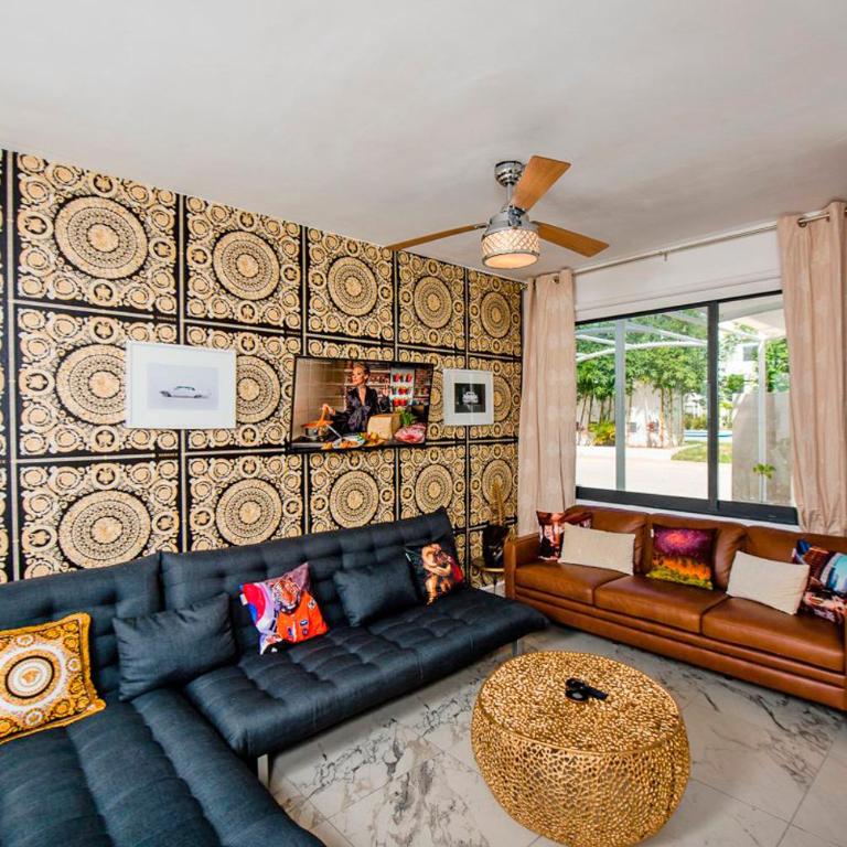 Charming & Comfortable House, 15 min to Downtown - Three-Bedroom House - 7